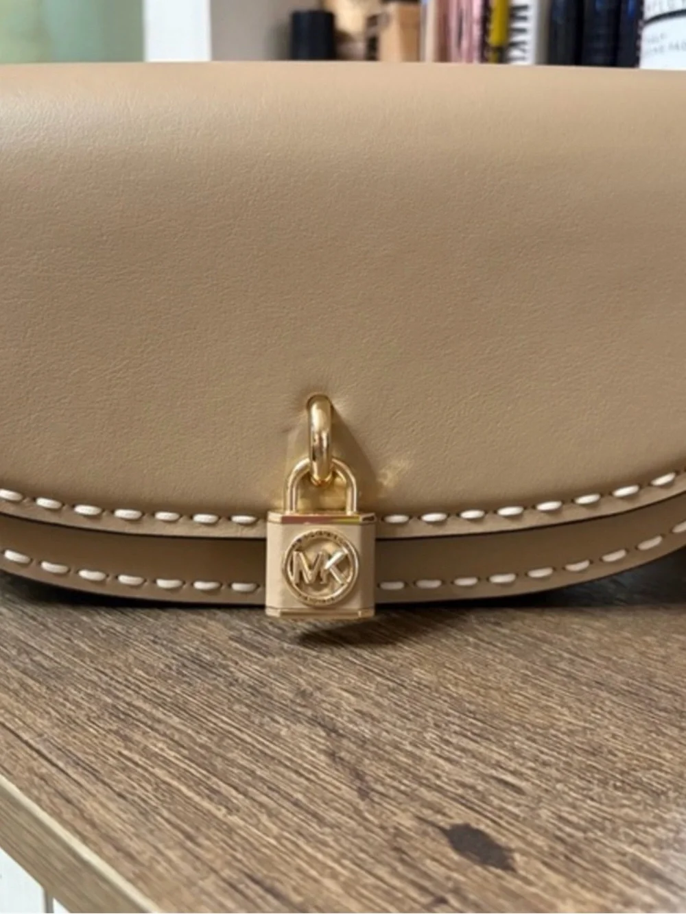 Michael Kors NWT Leather Beige crossbody with Gold Lock - Picture 1 of 3